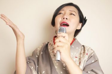 カラオケでものまねのコツ 意外と簡単なものまね公開
